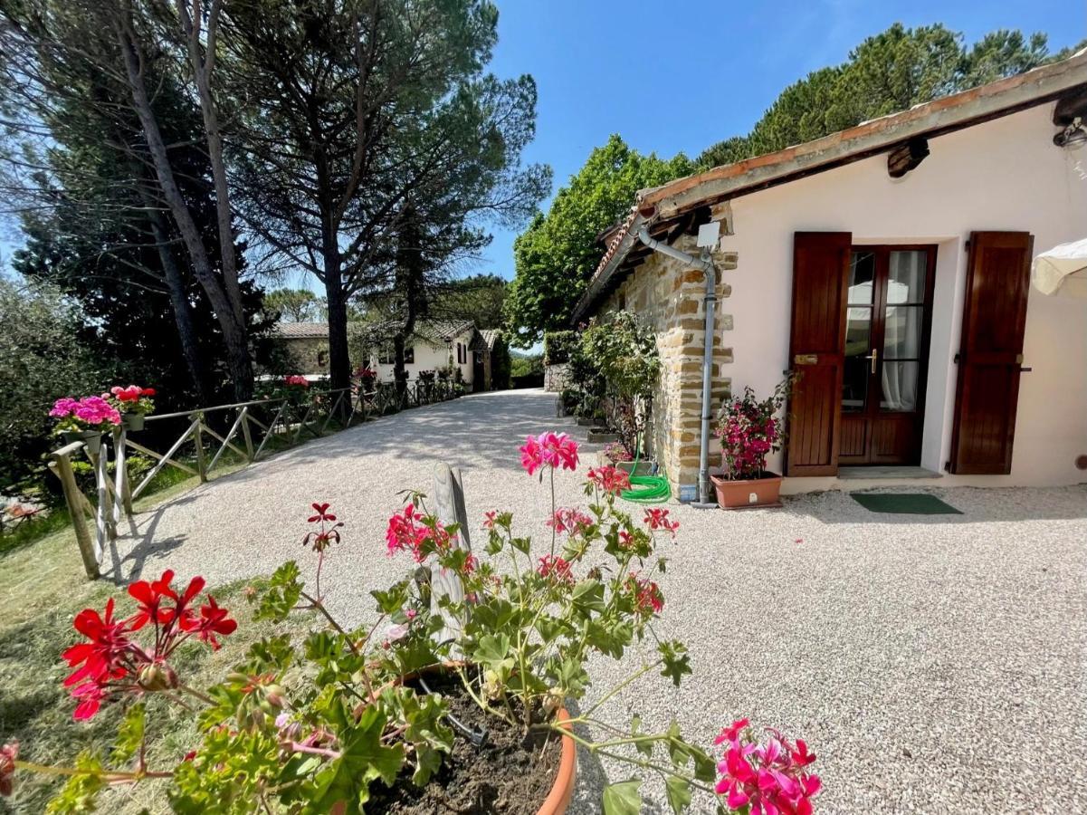 La Panoramica Gubbio - Maison De Charme - Casette E Appartamenti Self Catering Per Vacanze Meravigliose! ภายนอก รูปภาพ
