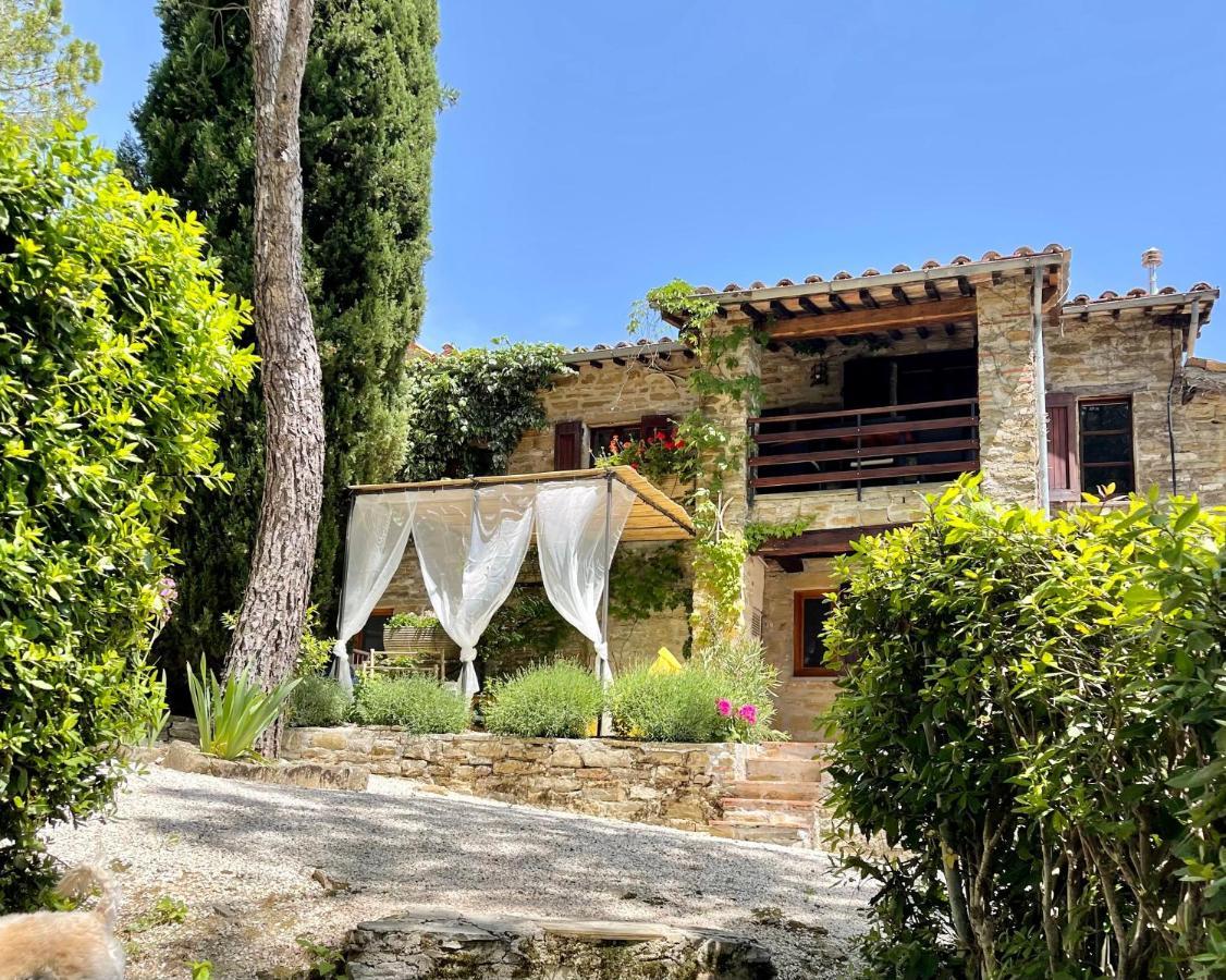 La Panoramica Gubbio - Maison De Charme - Casette E Appartamenti Self Catering Per Vacanze Meravigliose! ภายนอก รูปภาพ