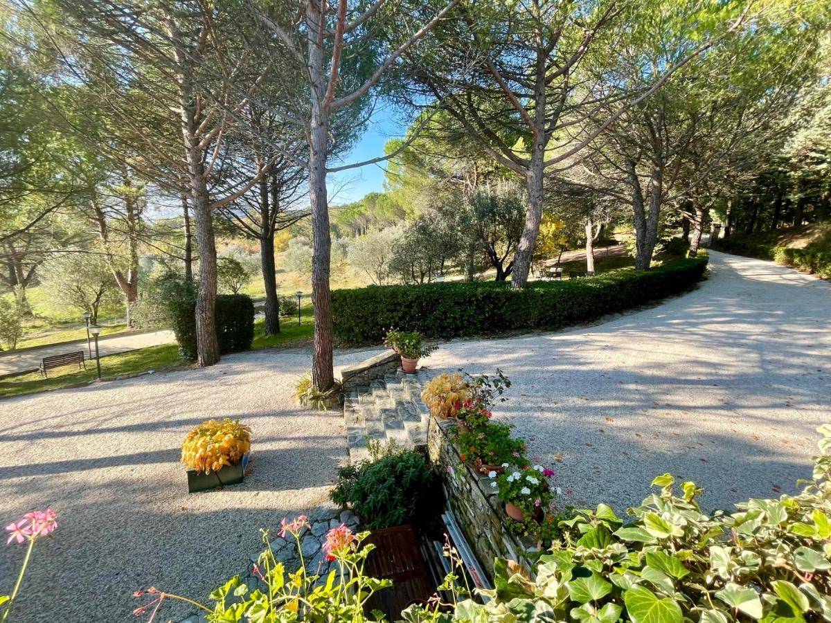La Panoramica Gubbio - Maison De Charme - Casette E Appartamenti Self Catering Per Vacanze Meravigliose! ภายนอก รูปภาพ